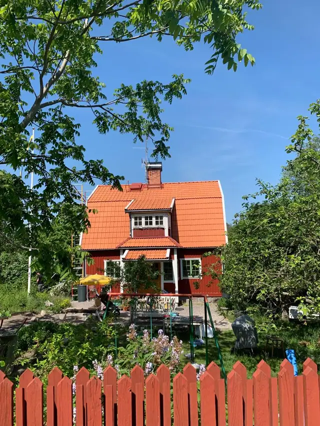 Röda tegelpannor som takmaterial