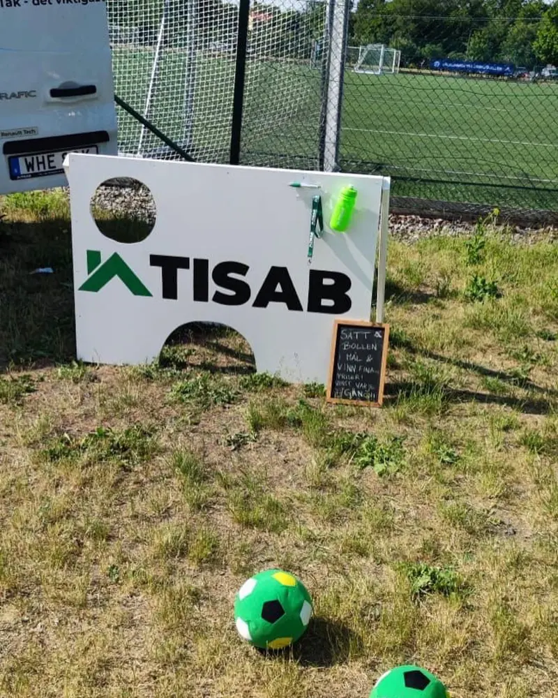Fotboll och TISAB:s målskytte vid planen